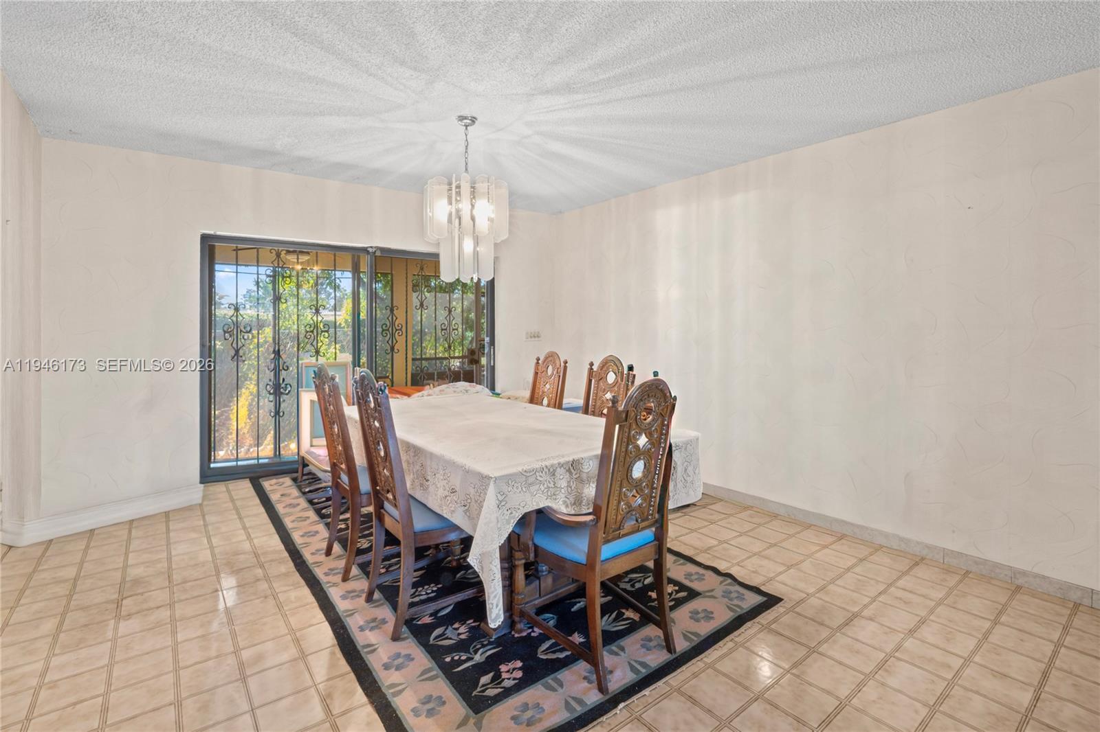 TROPICAL ESTS - Residential