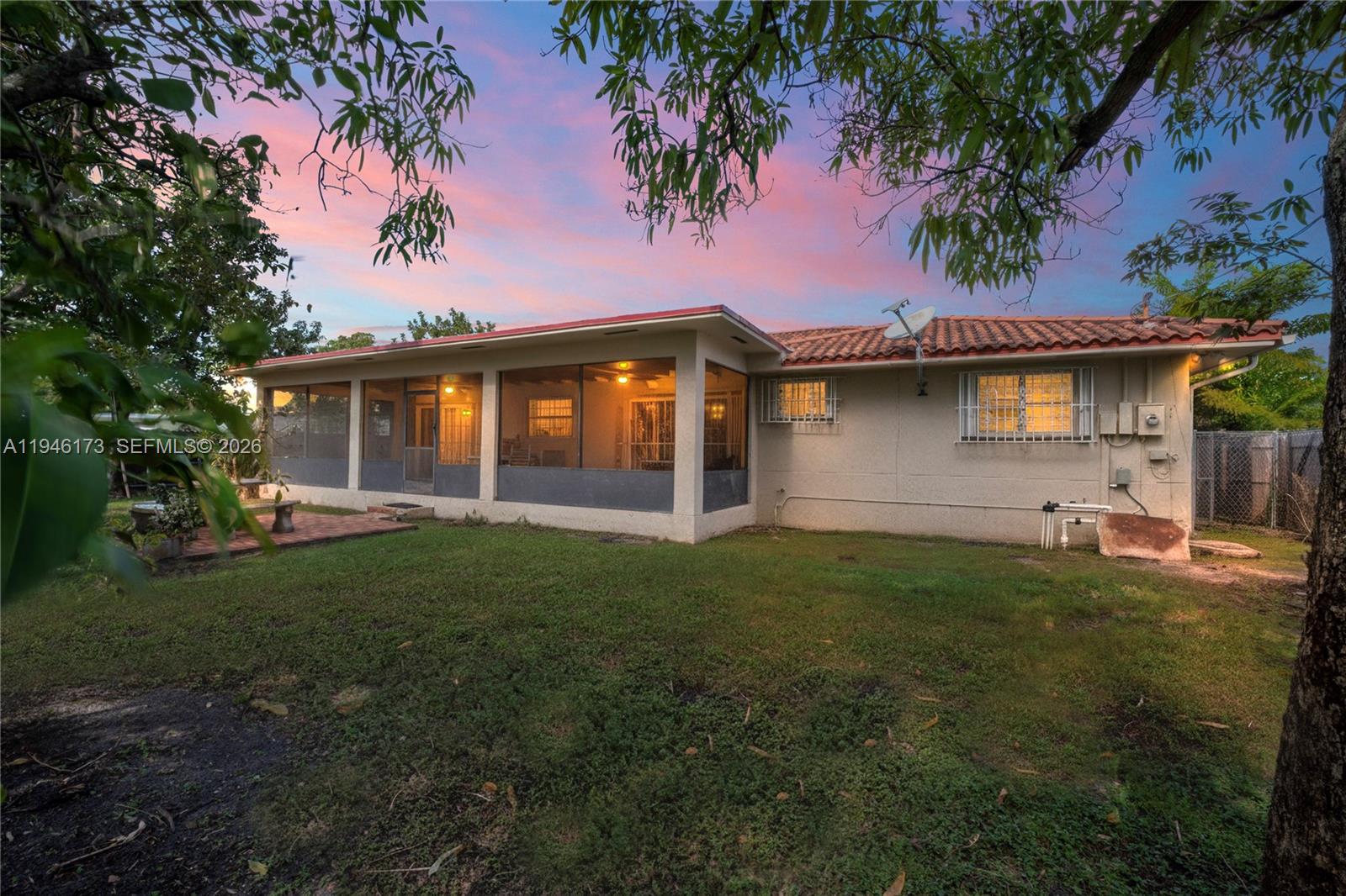 TROPICAL ESTS - Residential