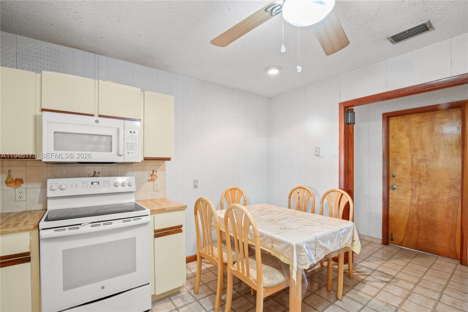 TROPICAL ESTS - Residential