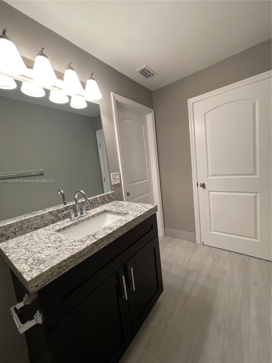 SUMMER LAKE - Residential Lease