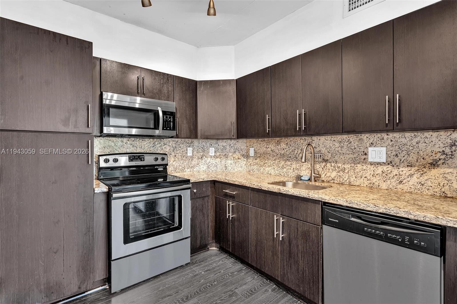 ARLEN HOUSE WEST CONDO - Residential