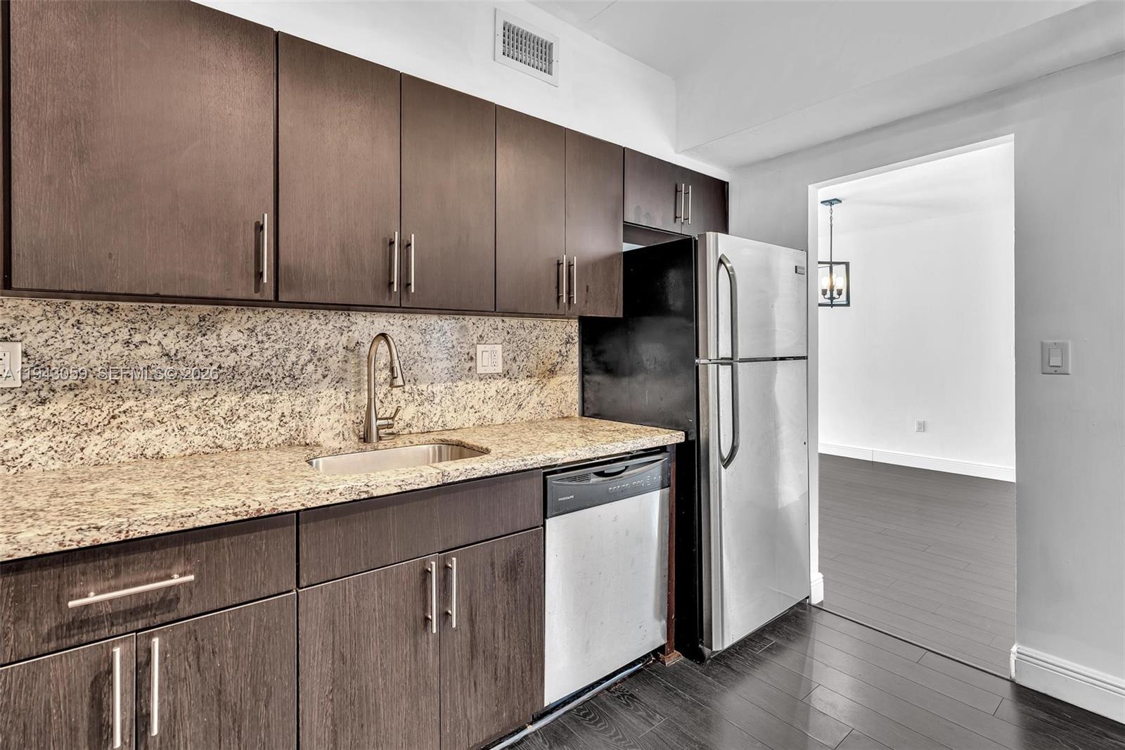 ARLEN HOUSE WEST CONDO - Residential