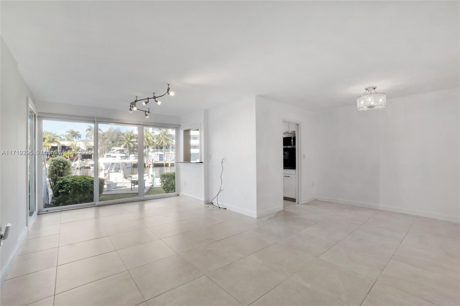 180 Isle Of Venice Dr 105