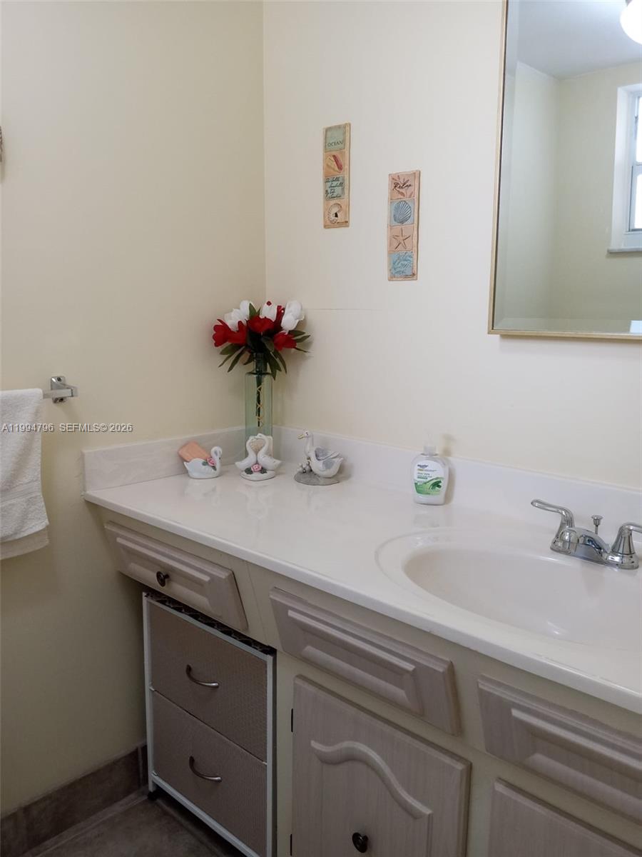 TOPAZ SOUTH CONDO - Residential