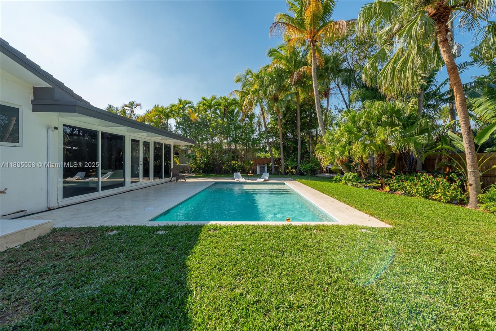 HOLLYWOOD LAKES SECTION - Residential