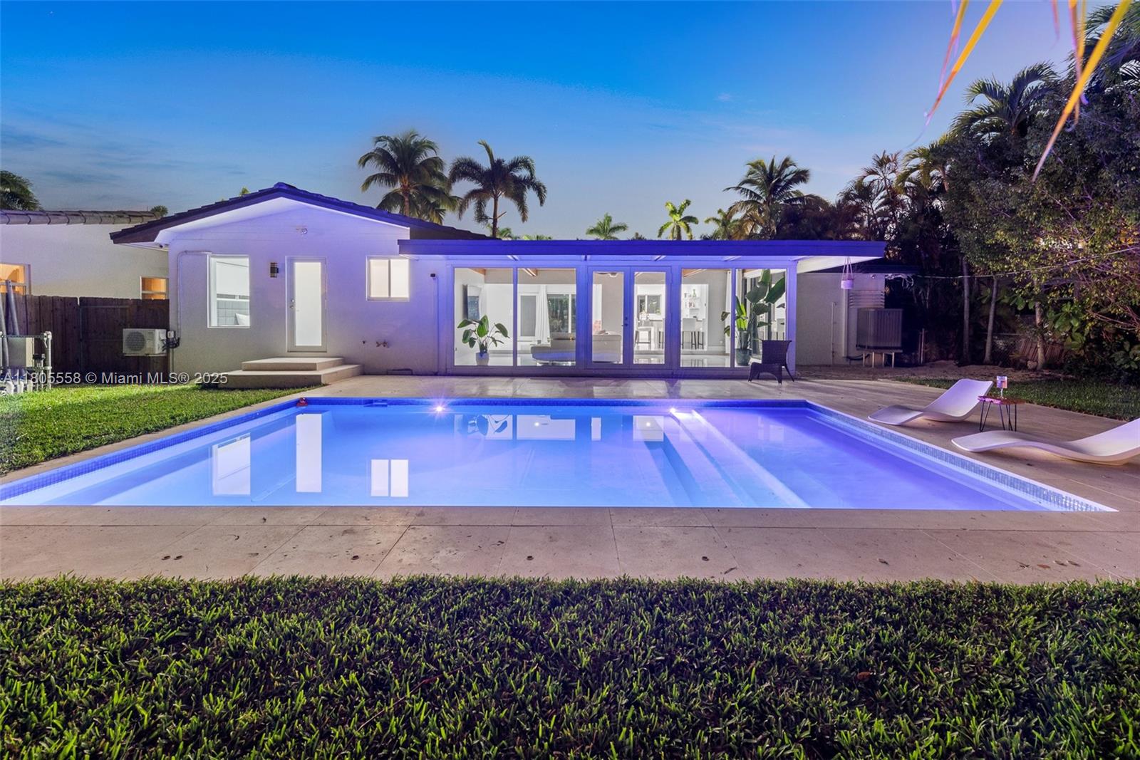 HOLLYWOOD LAKES SECTION - Residential