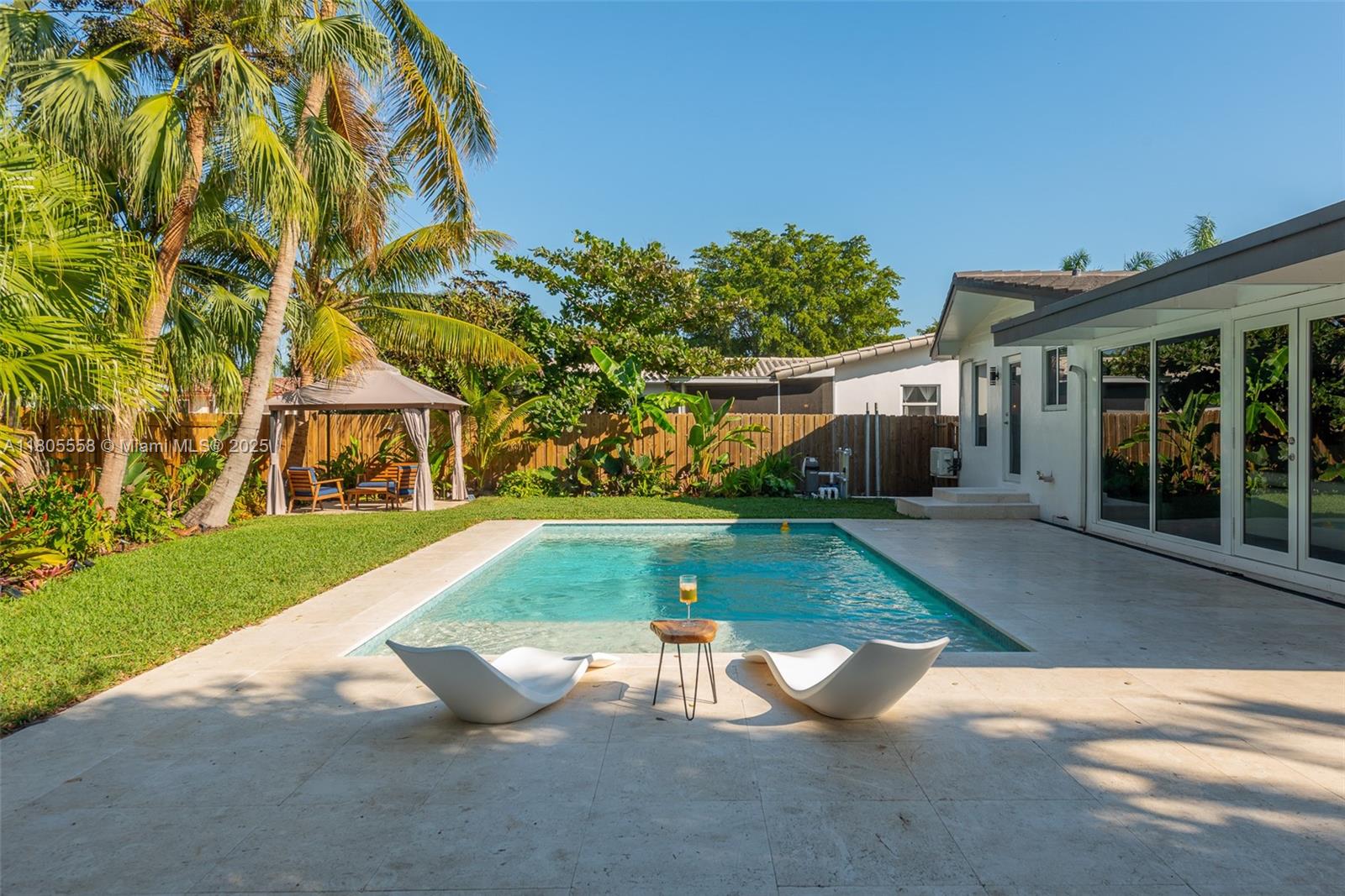 HOLLYWOOD LAKES SECTION - Residential