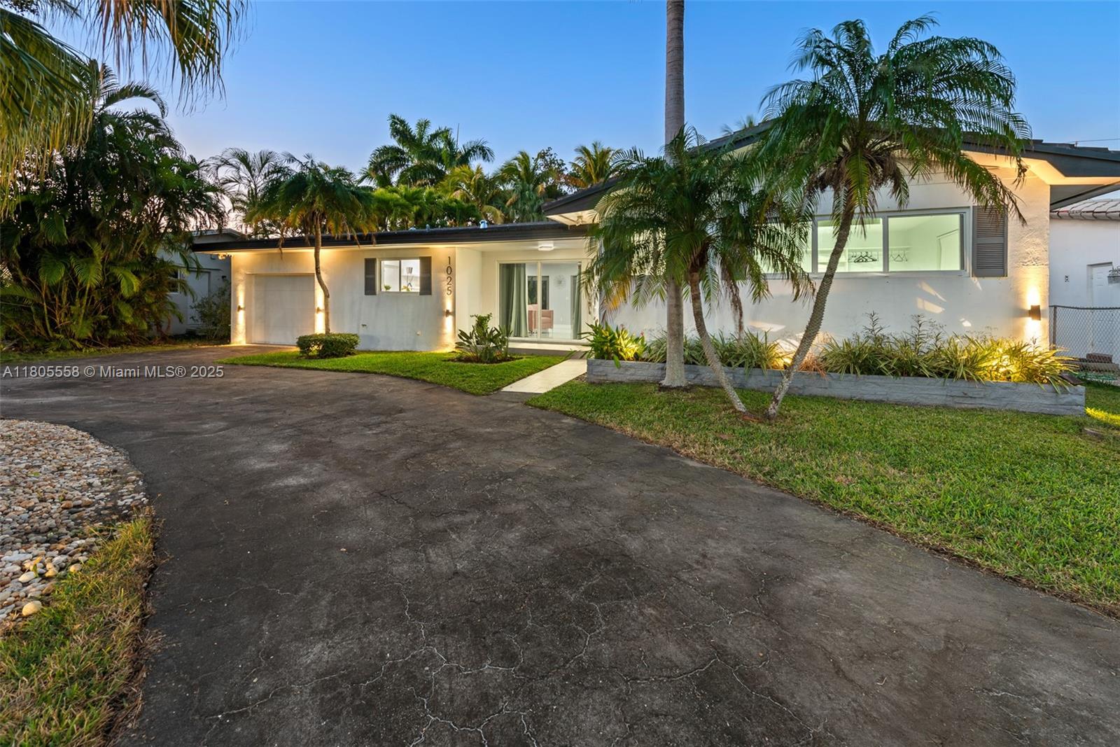 HOLLYWOOD LAKES SECTION - Residential