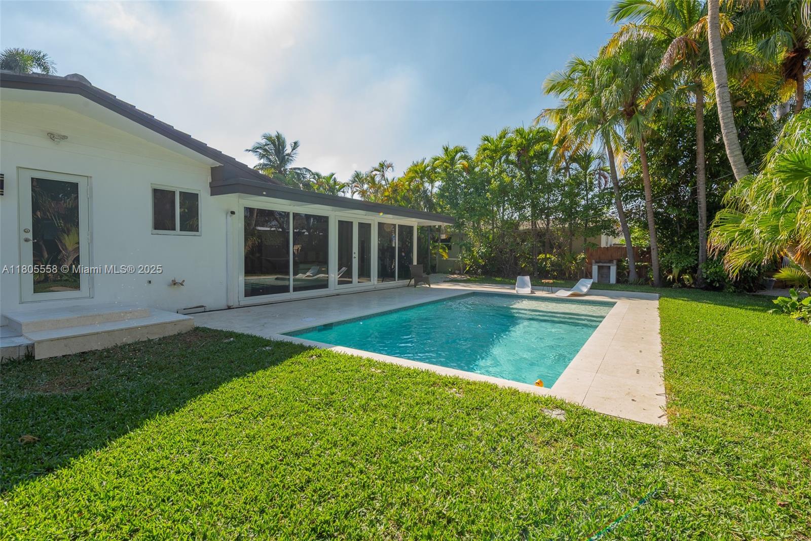 HOLLYWOOD LAKES SECTION - Residential