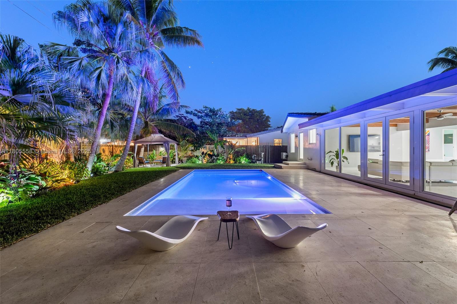 HOLLYWOOD LAKES SECTION - Residential