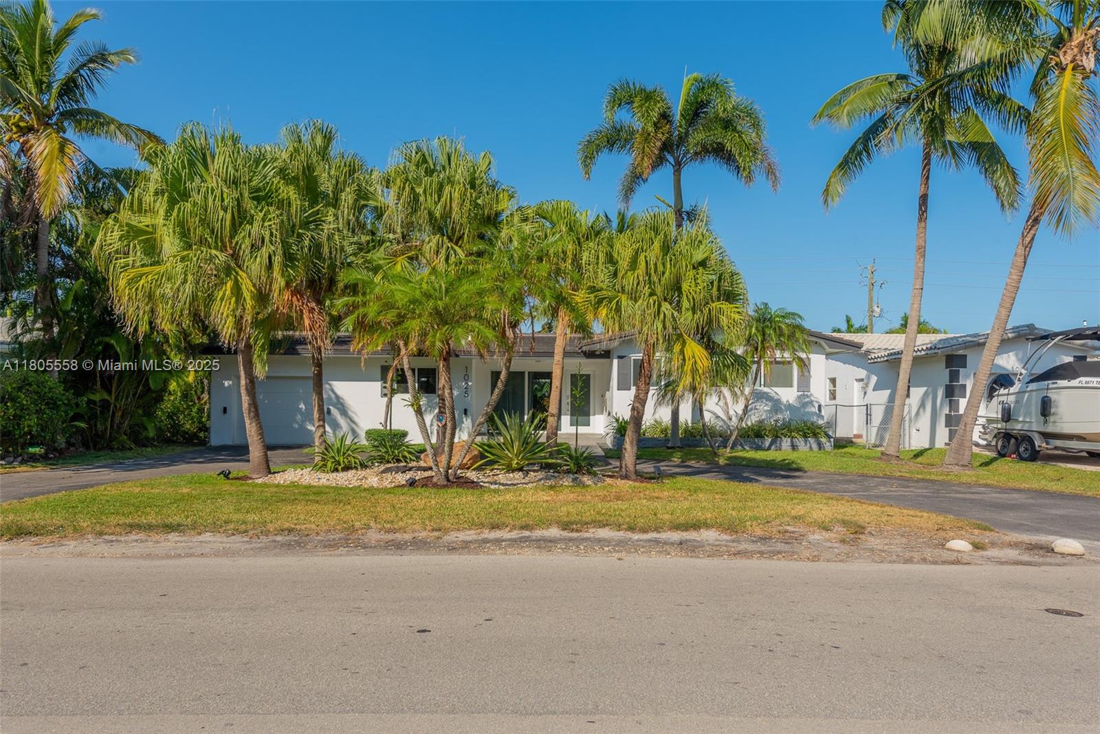 HOLLYWOOD LAKES SECTION - Residential