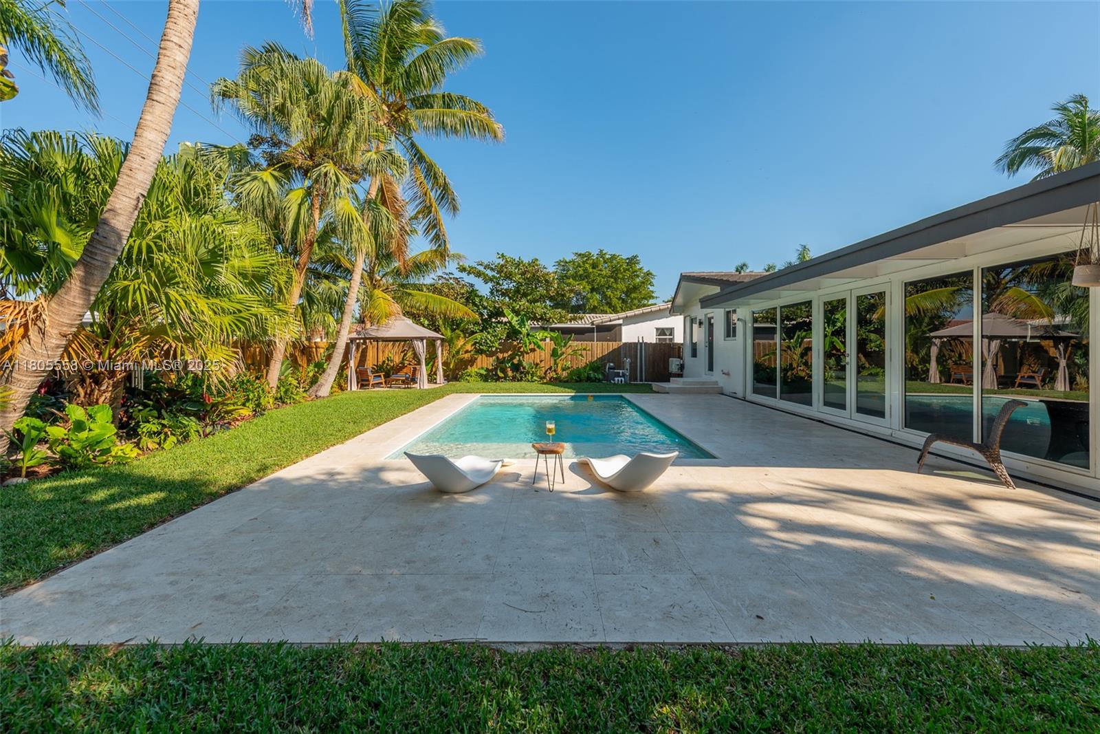 HOLLYWOOD LAKES SECTION - Residential