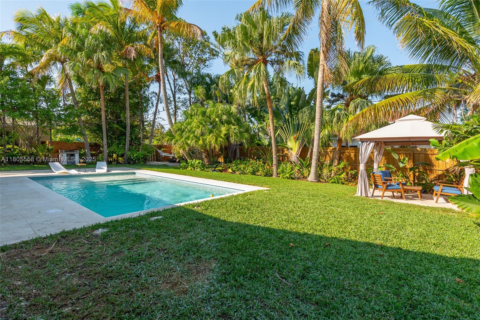 HOLLYWOOD LAKES SECTION - Residential