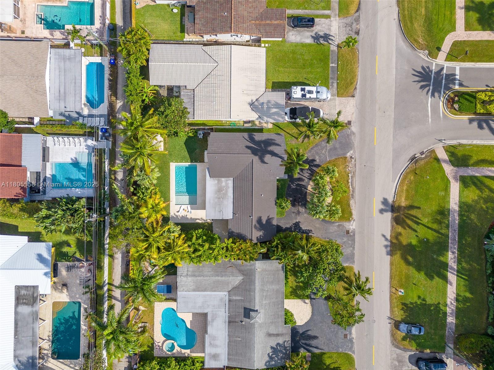 HOLLYWOOD LAKES SECTION - Residential