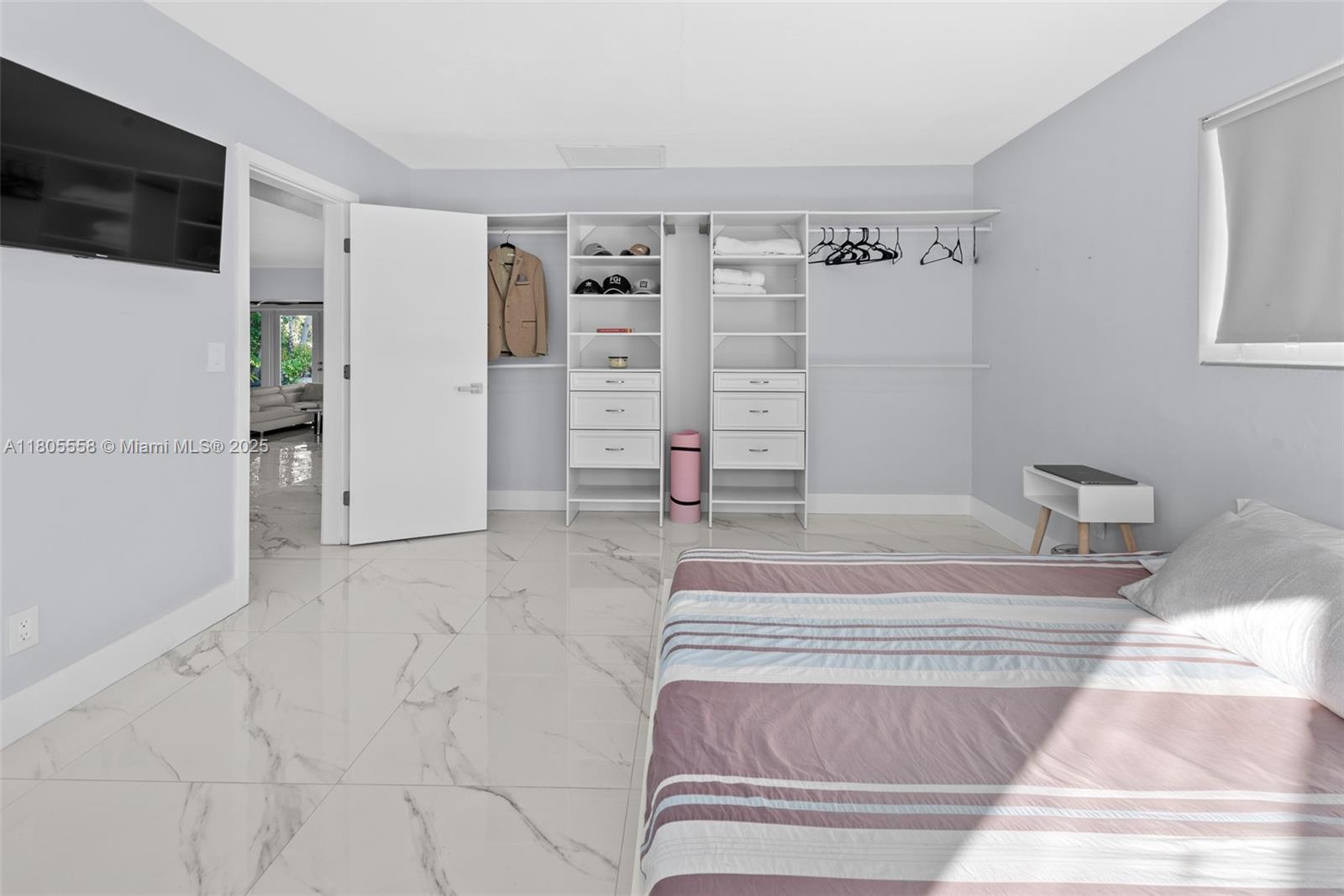 HOLLYWOOD LAKES SECTION - Residential