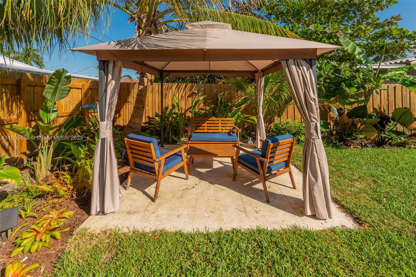 HOLLYWOOD LAKES SECTION - Residential