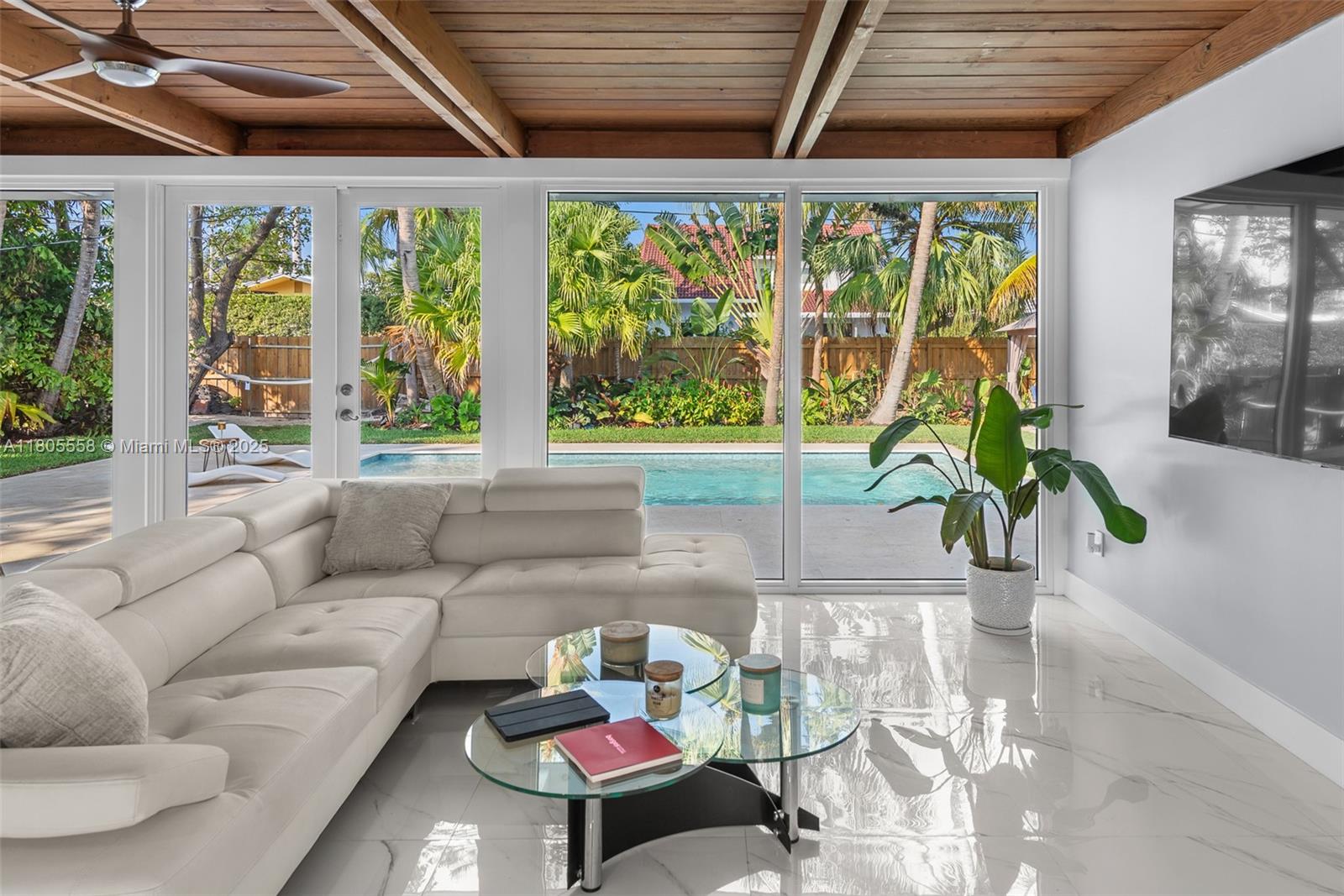 HOLLYWOOD LAKES SECTION - Residential