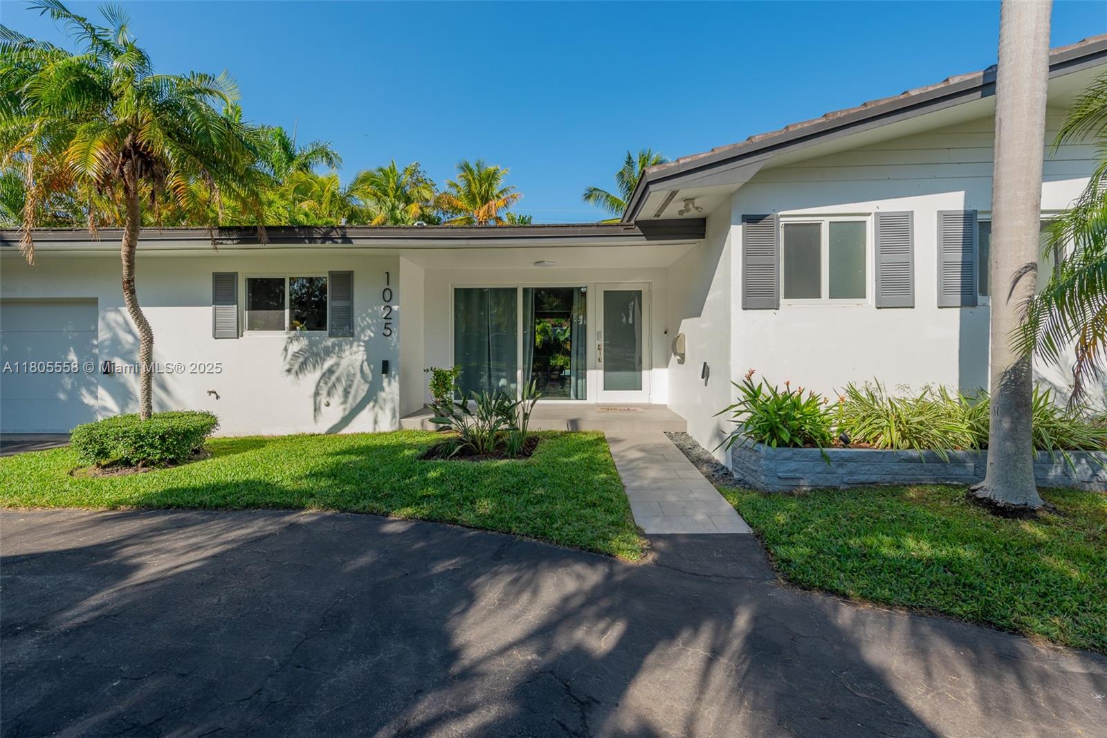 HOLLYWOOD LAKES SECTION - Residential