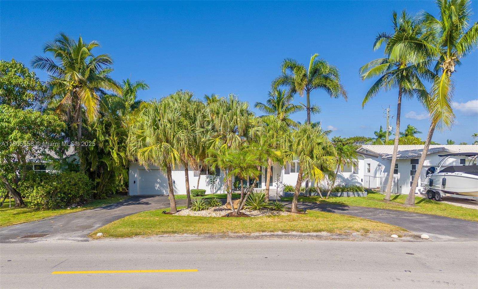 HOLLYWOOD LAKES SECTION - Residential