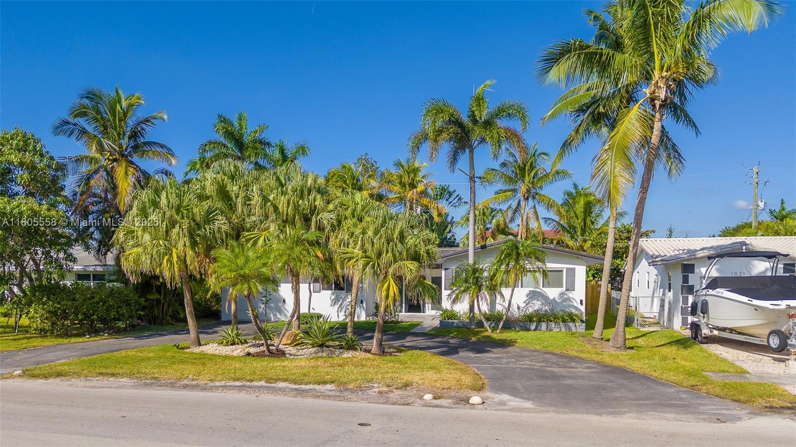 HOLLYWOOD LAKES SECTION - Residential