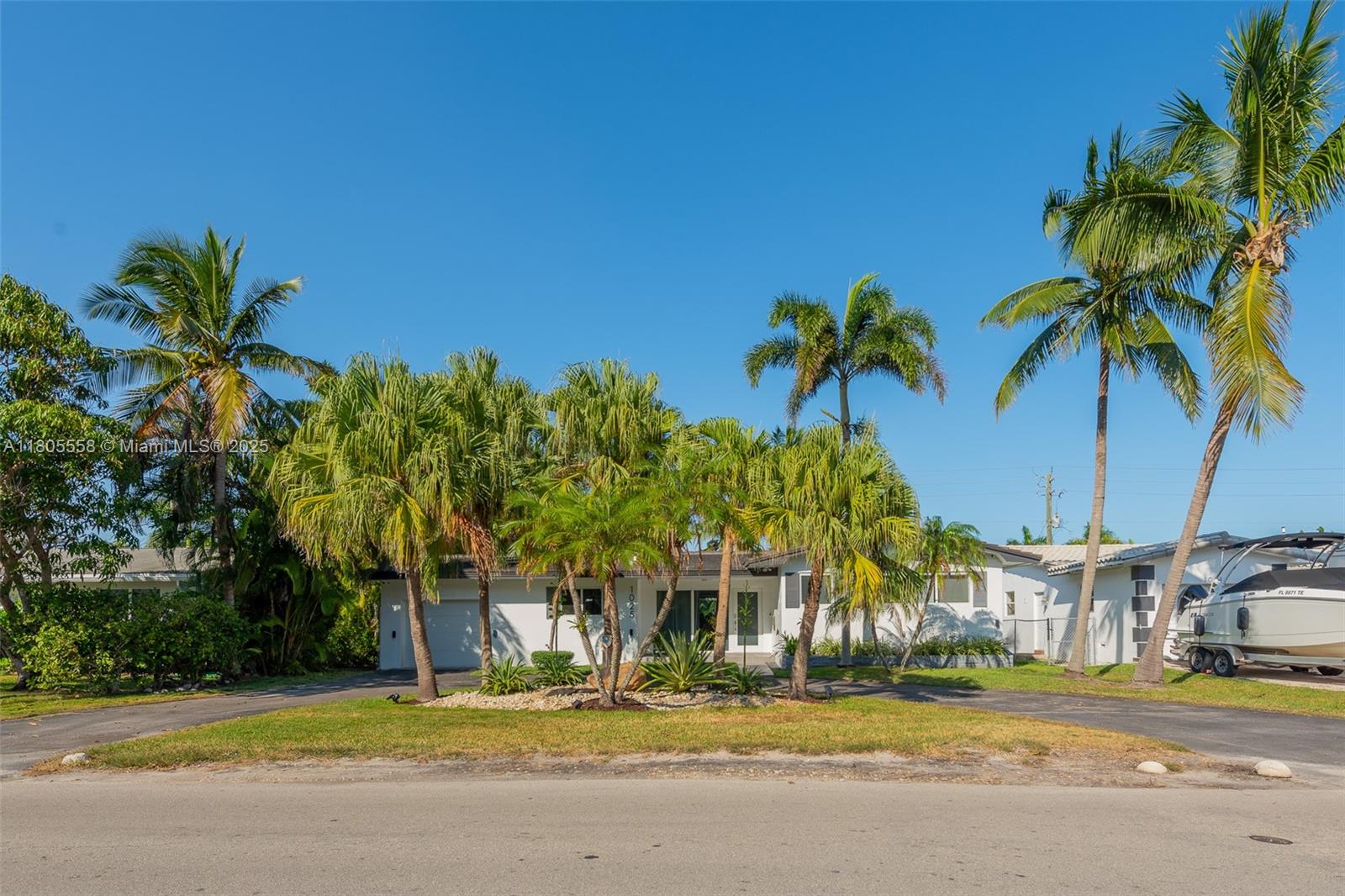 HOLLYWOOD LAKES SECTION - Residential