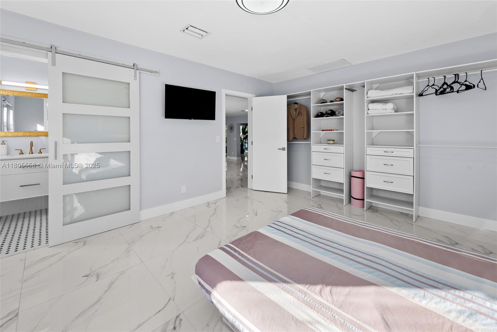 HOLLYWOOD LAKES SECTION - Residential