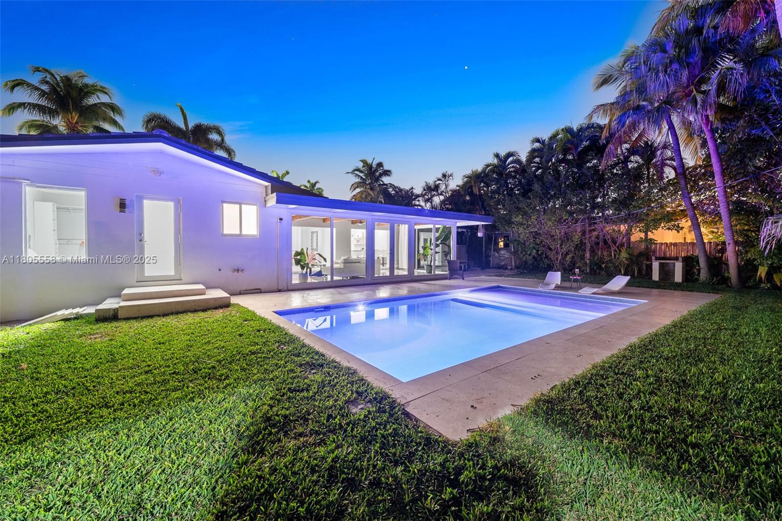 HOLLYWOOD LAKES SECTION - Residential