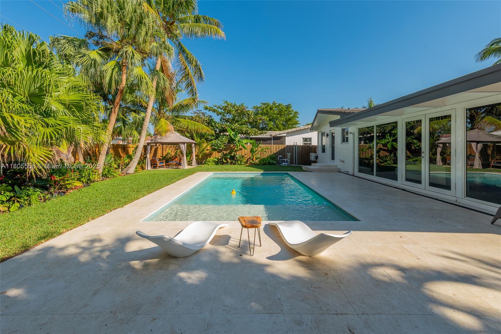 HOLLYWOOD LAKES SECTION - Residential