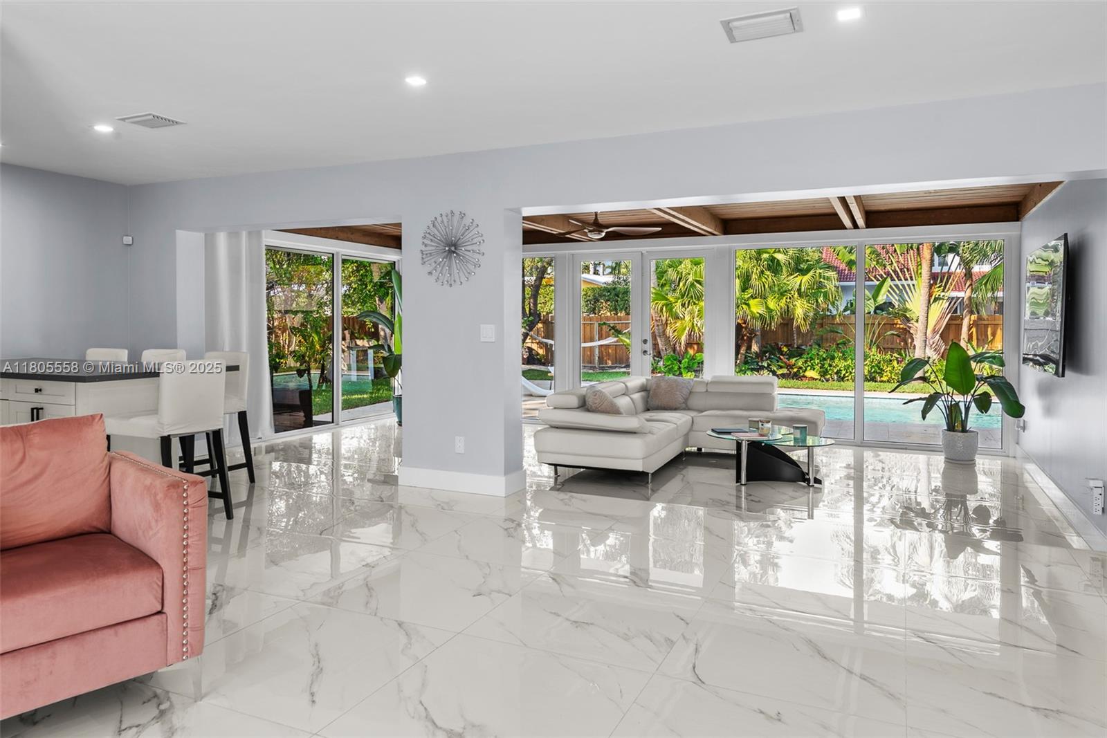 HOLLYWOOD LAKES SECTION - Residential