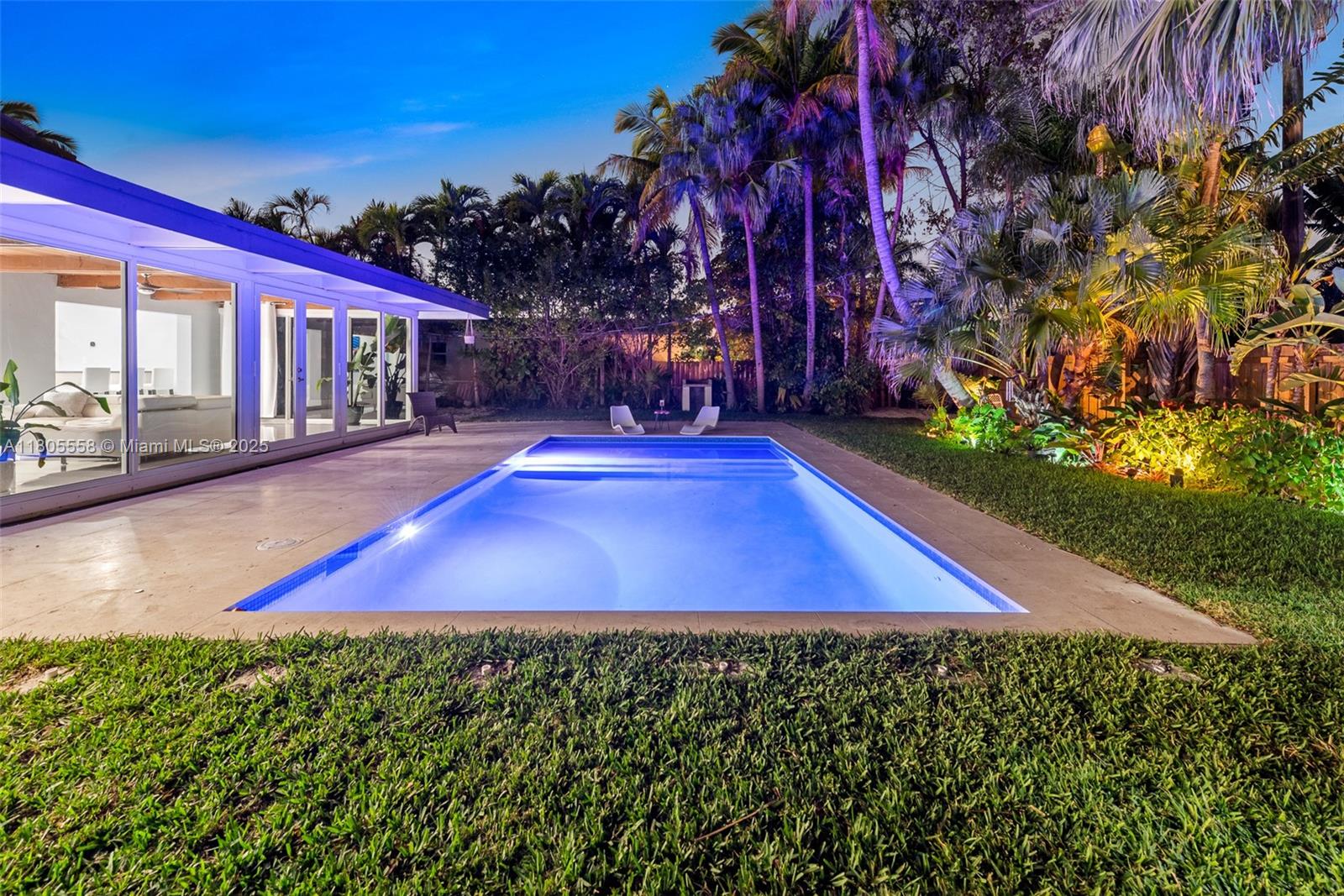 HOLLYWOOD LAKES SECTION - Residential