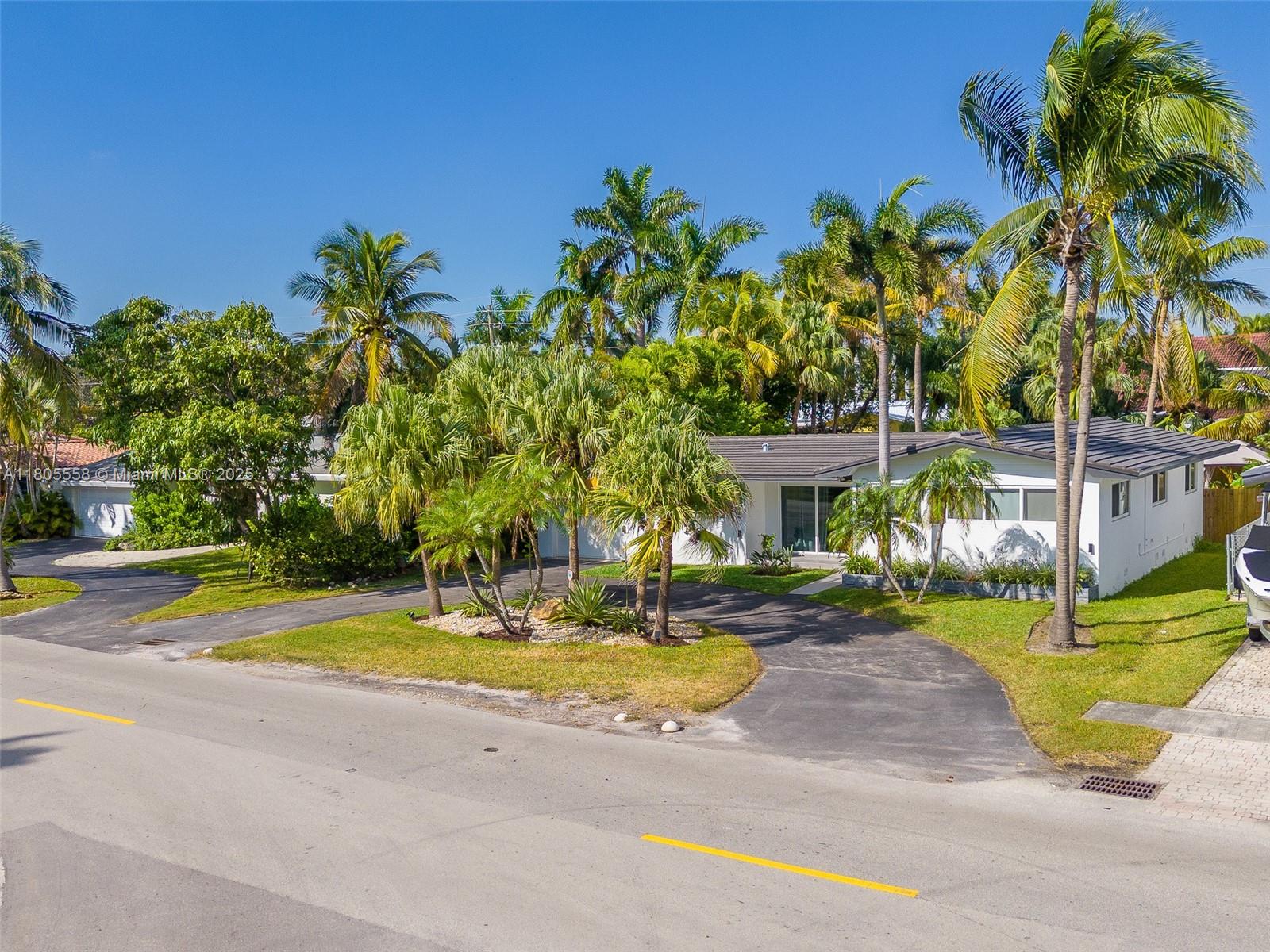 HOLLYWOOD LAKES SECTION - Residential