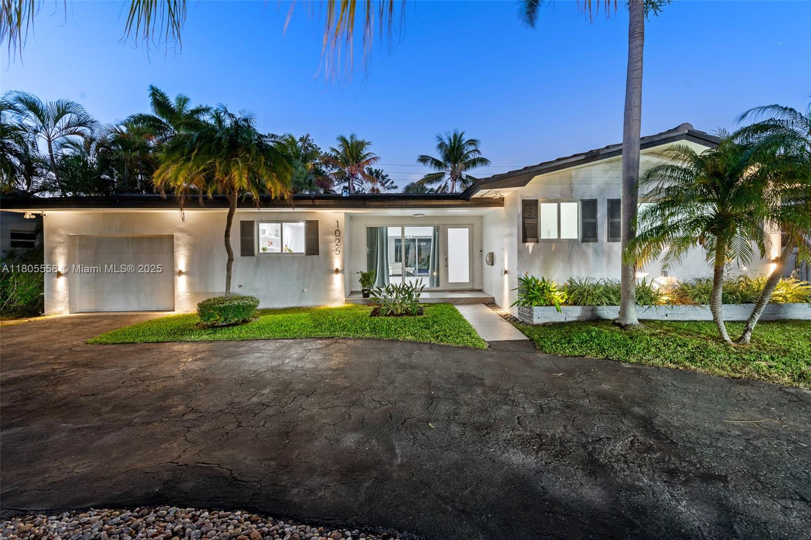 HOLLYWOOD LAKES SECTION - Residential