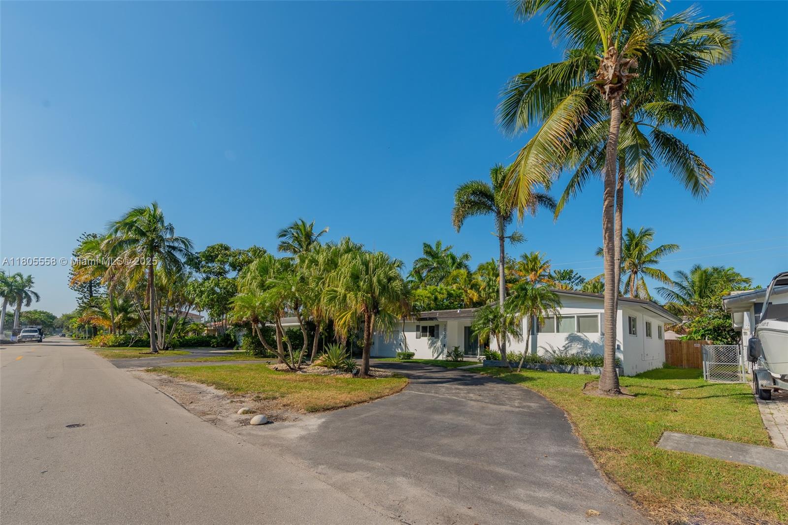 HOLLYWOOD LAKES SECTION - Residential