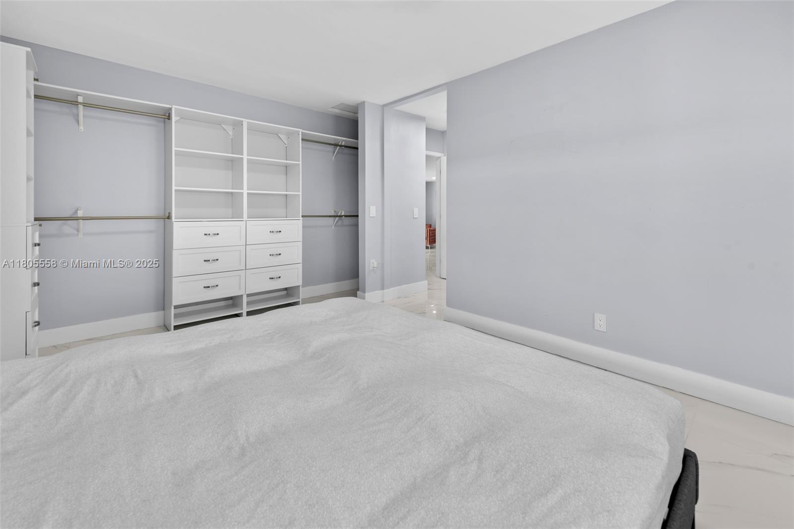 HOLLYWOOD LAKES SECTION - Residential