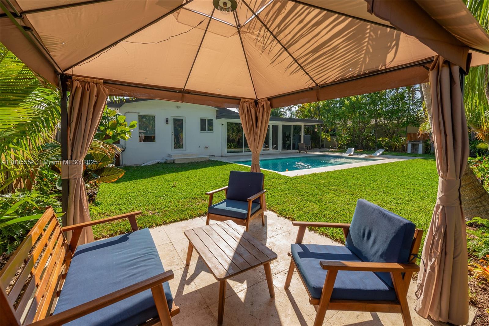 HOLLYWOOD LAKES SECTION - Residential