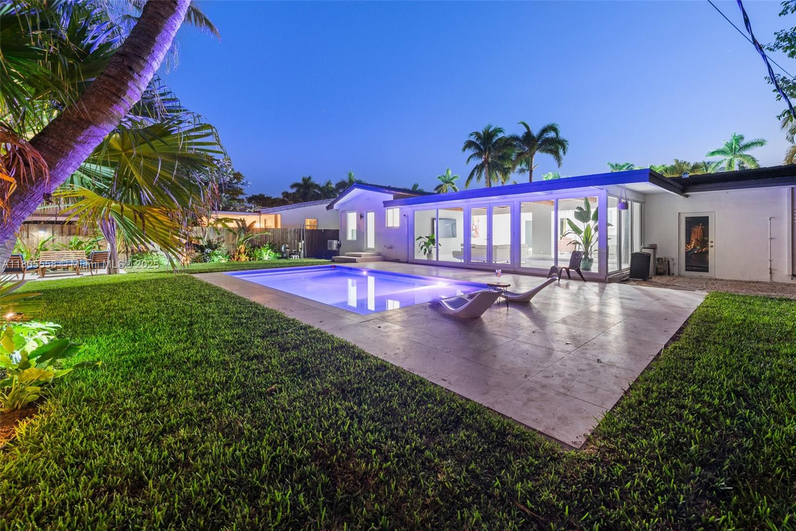 HOLLYWOOD LAKES SECTION - Residential