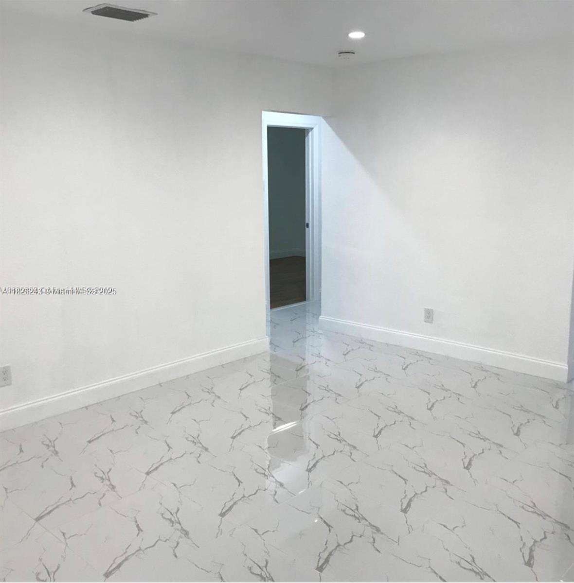 BROADVIEW COUNTRY CLUB - Residential