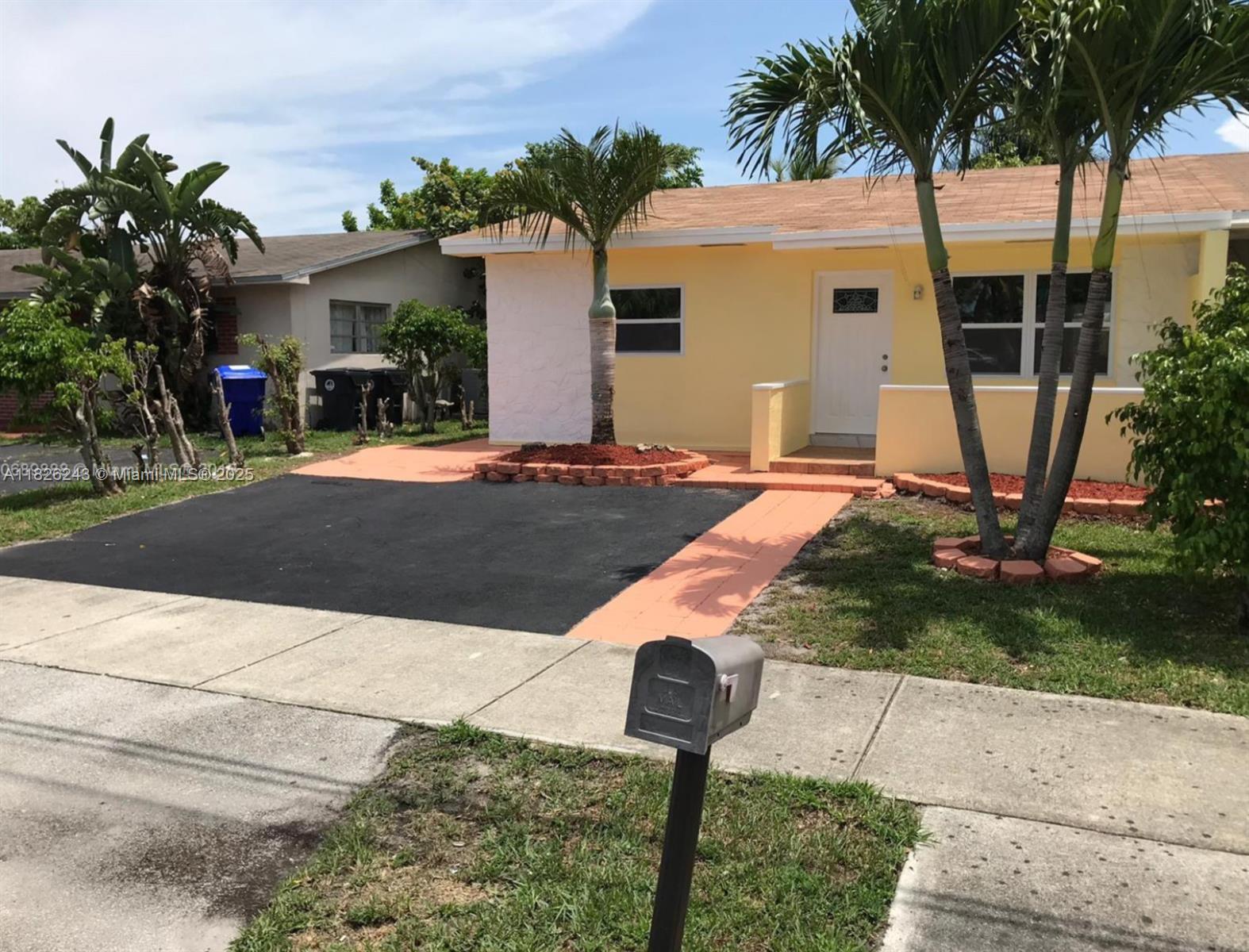 BROADVIEW COUNTRY CLUB - Residential