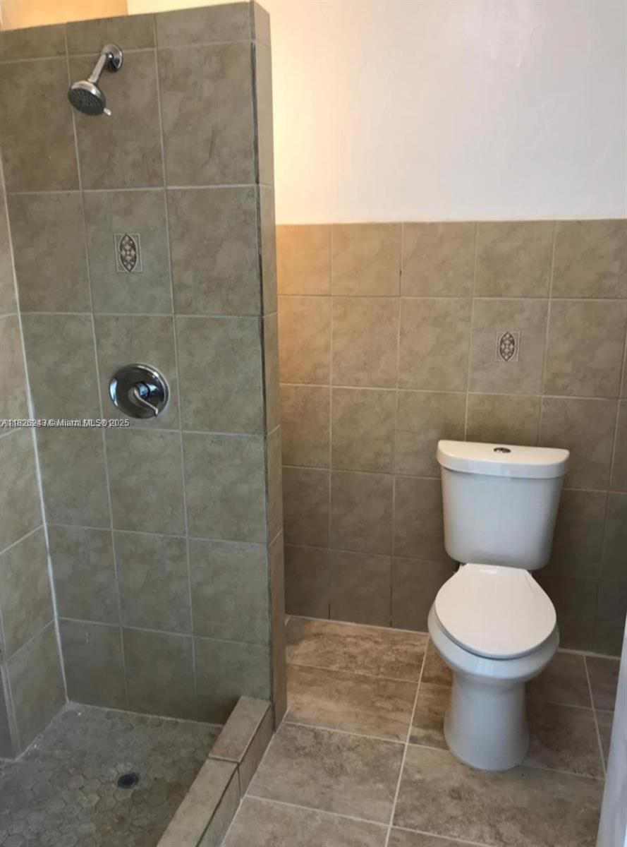 BROADVIEW COUNTRY CLUB - Residential