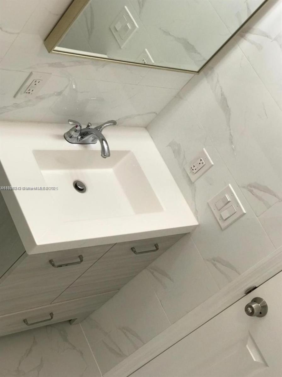 BROADVIEW COUNTRY CLUB - Residential