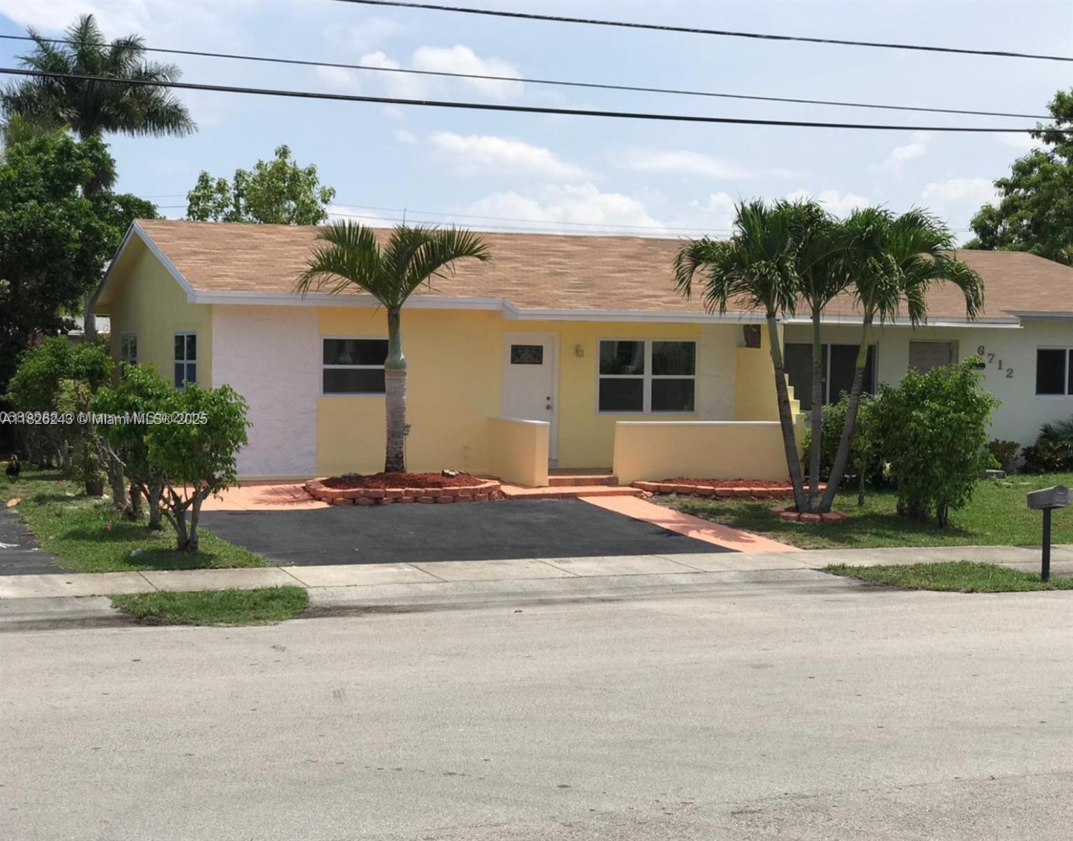 BROADVIEW COUNTRY CLUB - Residential