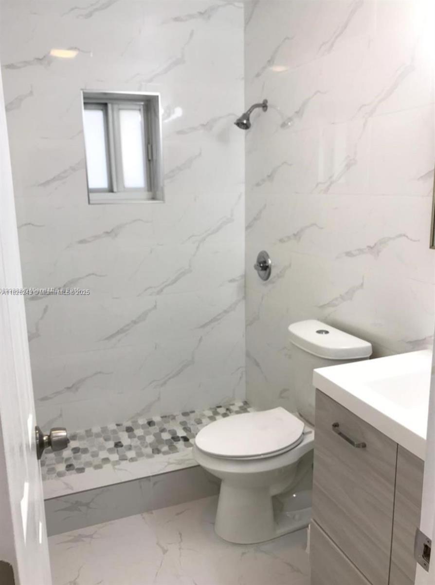 BROADVIEW COUNTRY CLUB - Residential