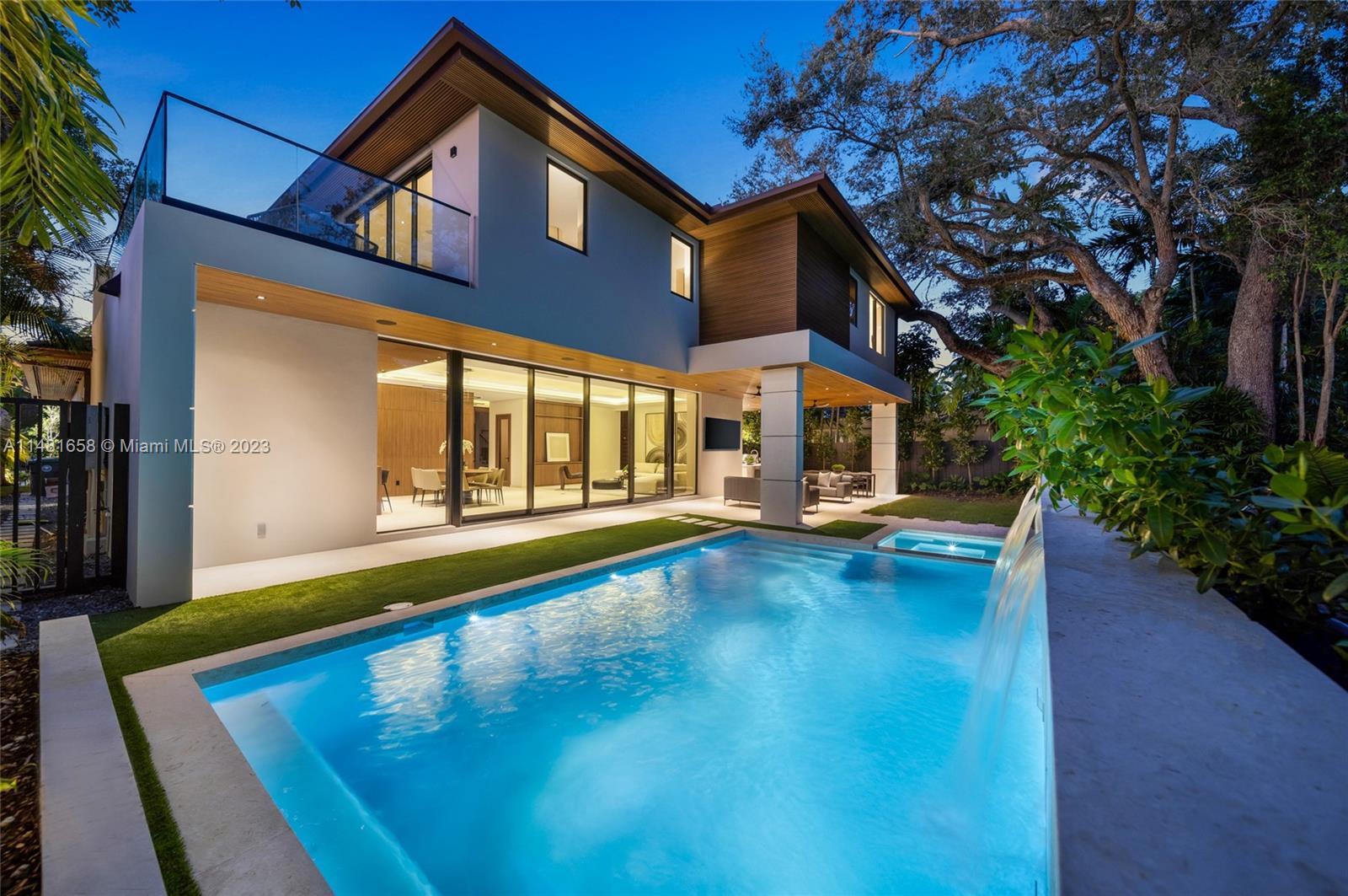 BAY HEIGHTS - Residential