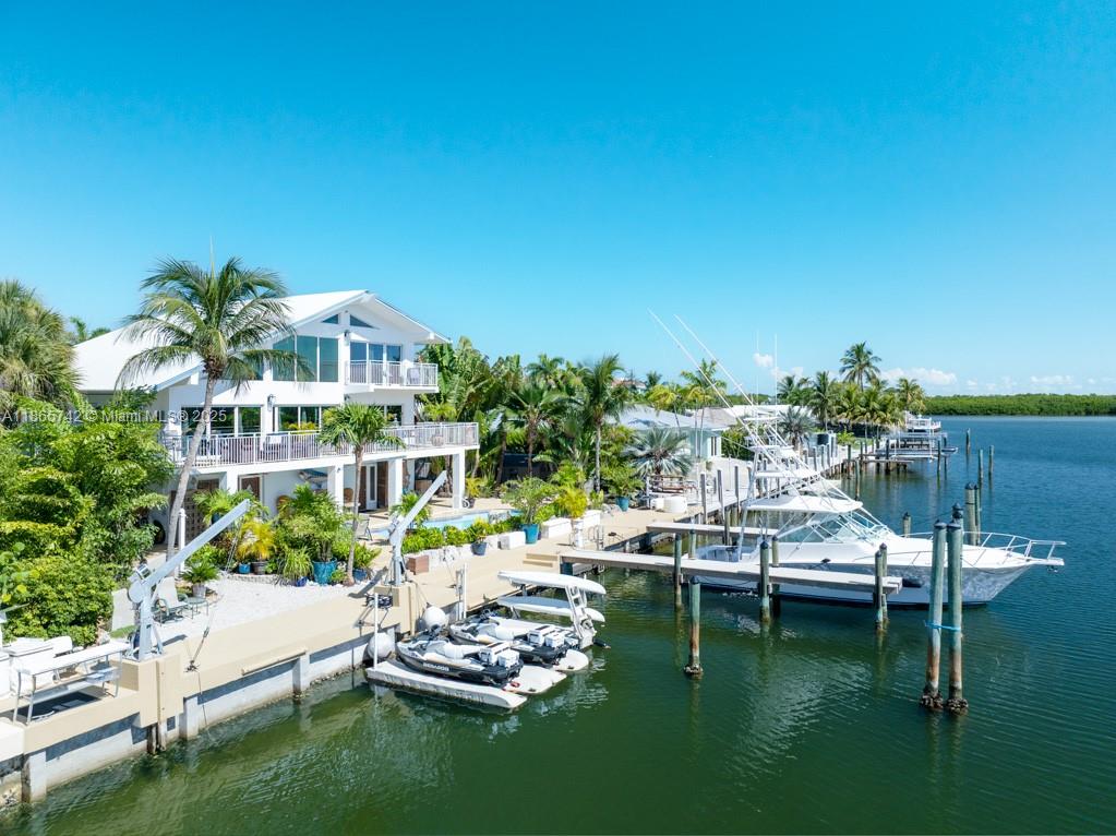 COCO PLUM BEACH - Residential