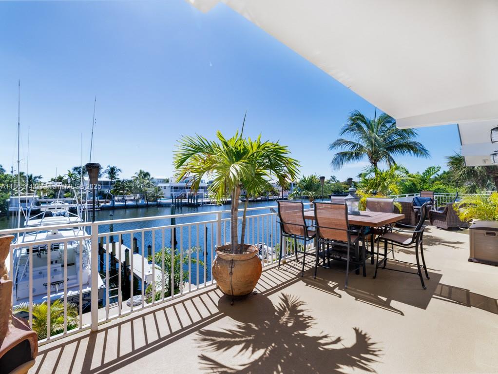 COCO PLUM BEACH - Residential