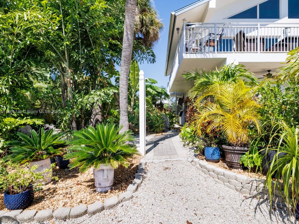 COCO PLUM BEACH - Residential