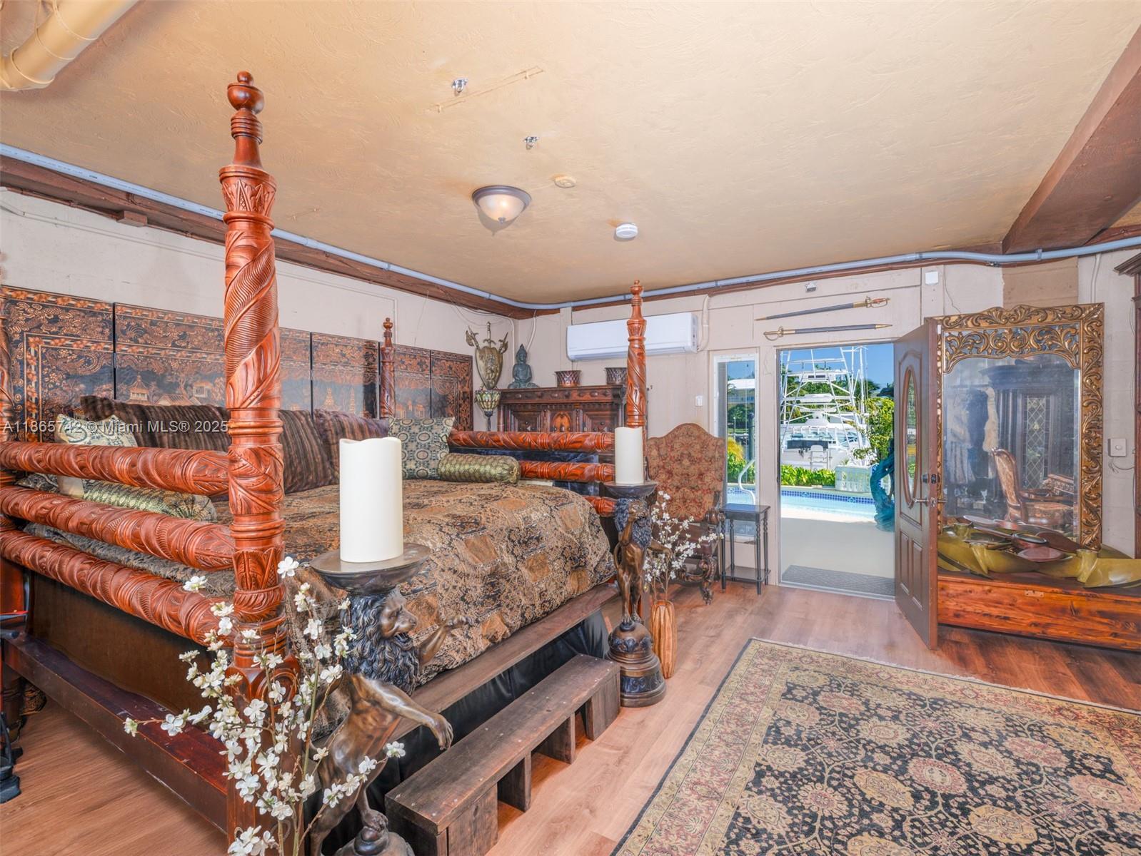 COCO PLUM BEACH - Residential