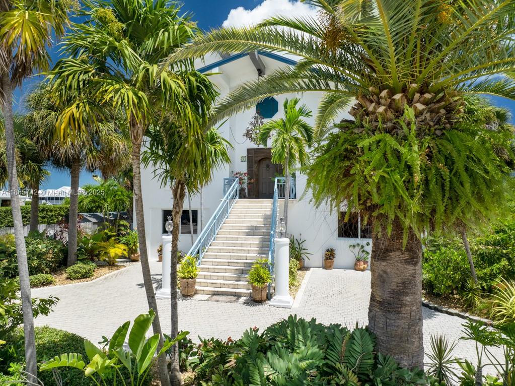 COCO PLUM BEACH - Residential