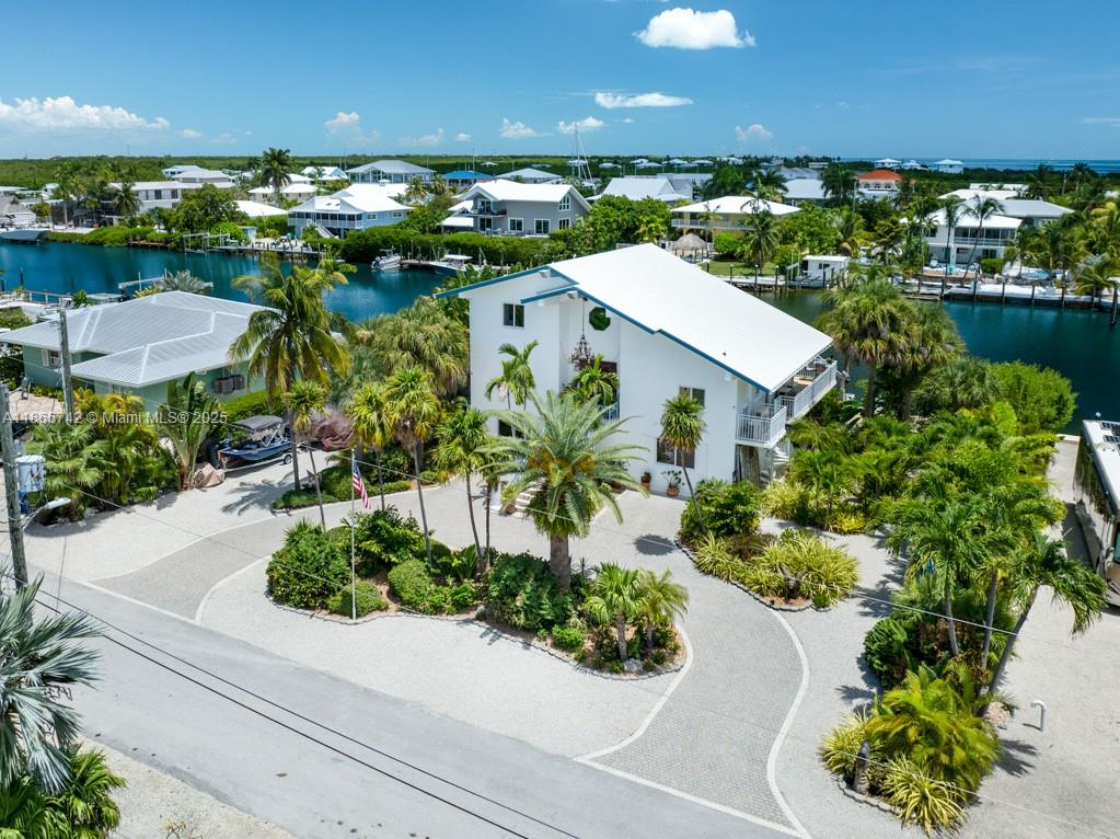 COCO PLUM BEACH - Residential