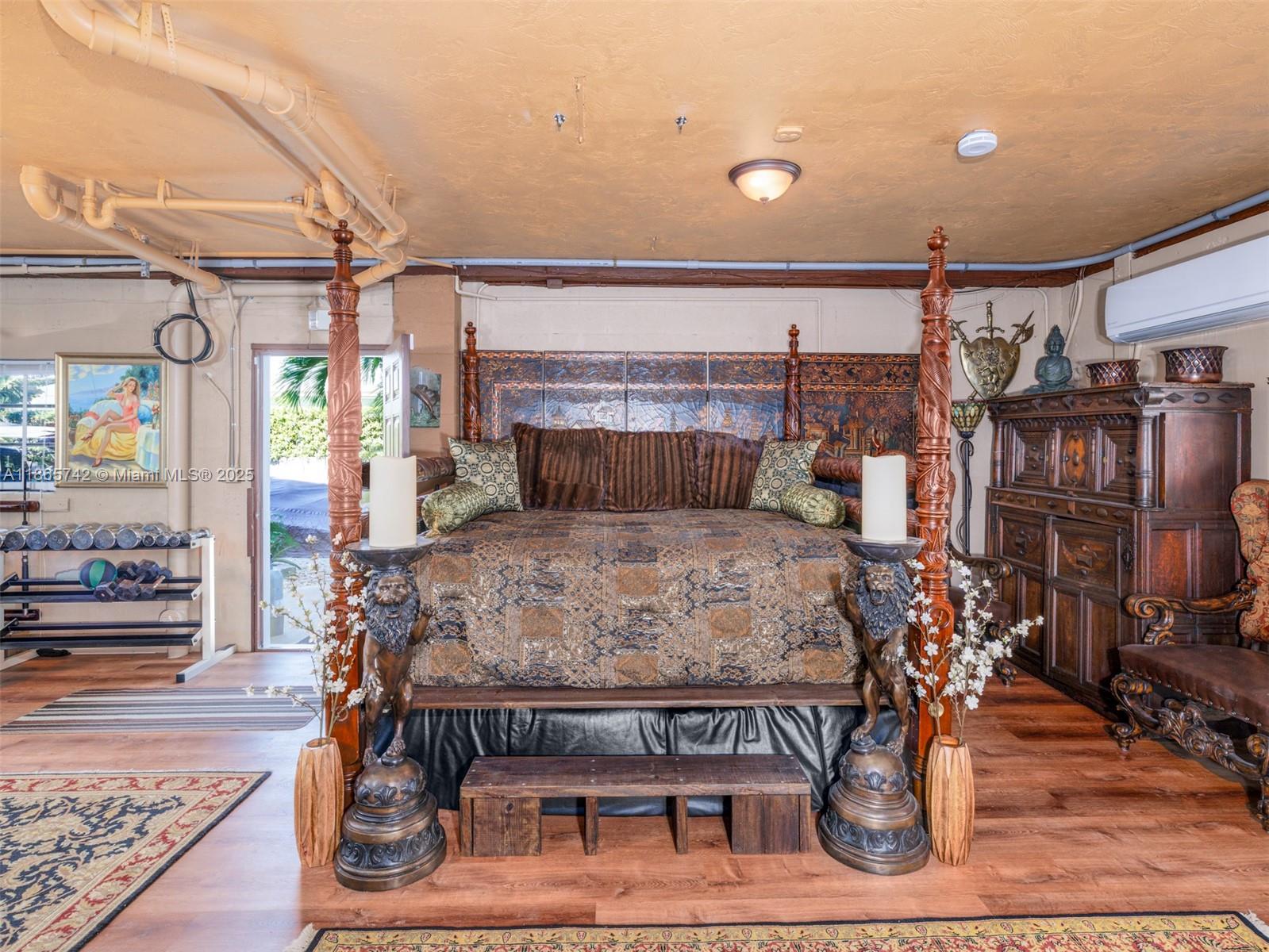 COCO PLUM BEACH - Residential